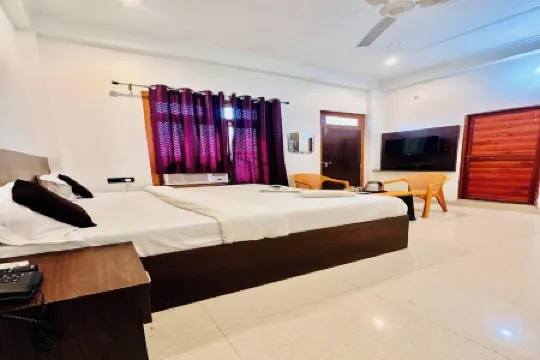 Hotel Aparna Palace