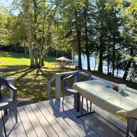 Cozy Messalonskee Lake Cabin – Dock, Kayaks & Family‑Friendly, Sleeps 5