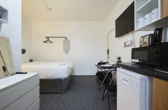 Bvapartments-黑房子F2 酒店