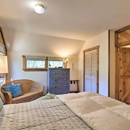 Boothbay Harbor Cabin w/ Spacious Deck & Yard!