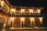 Daegu West Gate Hanok Guesthouse - Guest houses