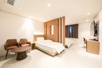 Jincheon Central Business Hotel - Motels