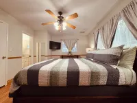 Family friendly 4-bedroom house in Oakhurst with 2 King Bedrooms, WIFI and HVAC.