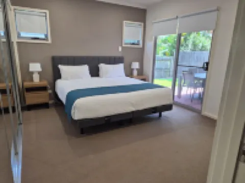 Quarterdecks Retreat Hotels near Urangan