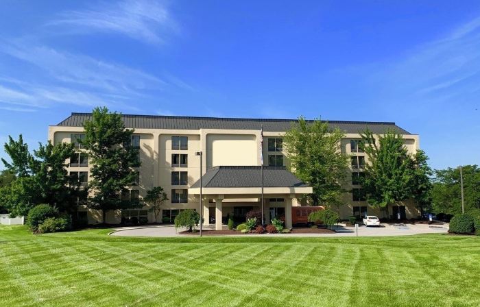 Pittsburgh Airport Inn and Suites