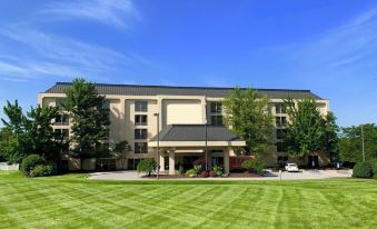 Pittsburgh Airport Inn and Suites