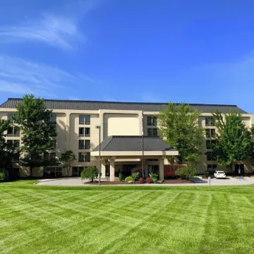Pittsburgh Airport Inn and Suites