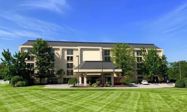 Pittsburgh Airport Inn and Suites