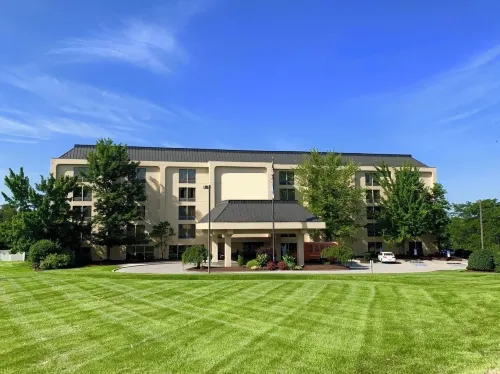 Pittsburgh Airport Inn and Suites - 공항 셔틀버스