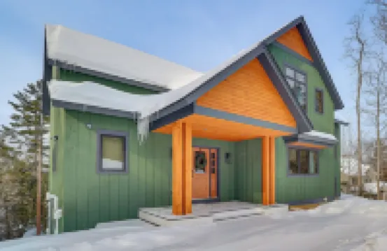 Luxe Mountain Home w/ Chefs Kitchen & Okemo Views