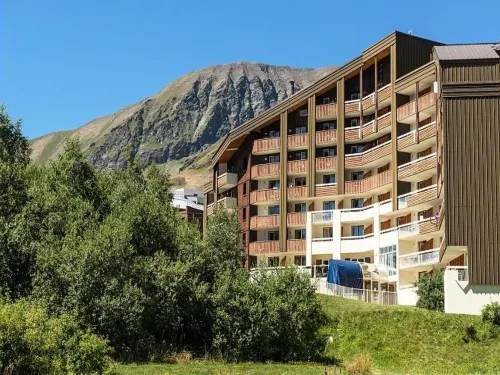 Studio in Alpe d'Huez with Pool & Sauna