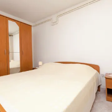 Apartments and Room Mate-Mare