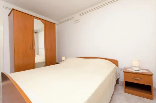 Apartments and Room Mate-Mare