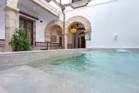 Exclusive 5 Rooms Traditional House in Cordoba. Casa San Pedro