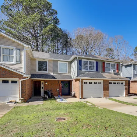 Great for Families! Quiet Auburn Getaway w/ Deck