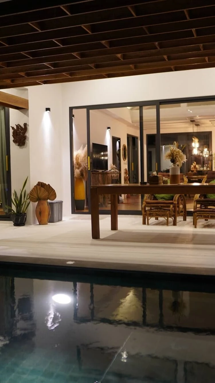 รูปภาพของO3 กรีน 2 ห้องนอน การ์เด้น พูลวิลล่า พร้อมเฟอร์นิเจอร์ที่มีเอกลักษณ์