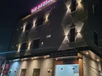ホテル オム ディバイン ブリンダーバンのホテル