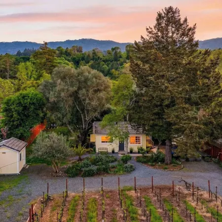 Grapevine Cottage by AvantStay