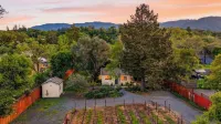 Grapevine Cottage by AvantStay