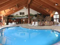 Cedar Creek Hotel Wausau - Rothschild - piscina