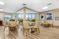 Comfort Inn & Suites Saint Louis Lafayette Square