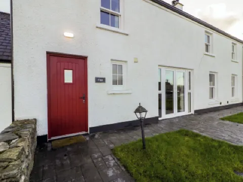 Finn Cottage Hotels in 