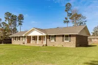 Walk to Tift Regional Health! Refined Home w/ Yard - 3-Sterne