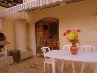 Cottage in Vaires-Sur-Marne Near Forest & Lake Hotels in Chelles