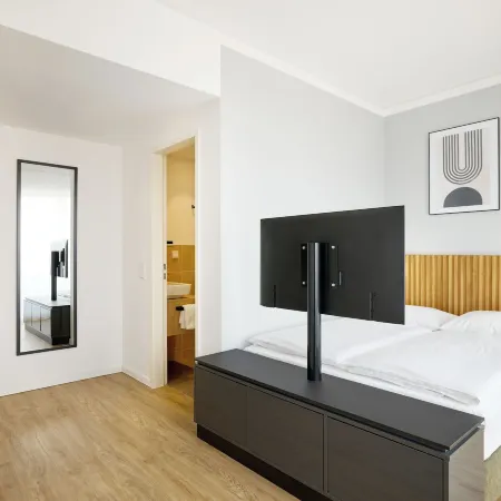 Nena Apartments Berlin Adlershof Отели рядом с достопримечательностью «Дворец Кёпеник»