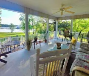 Lakehouse on Kentucky Lake-Lakfront/Dock/Firepit- Firewood. Golfcart Available.