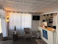 Mainsail Motel & Cottages