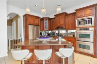 Empress Waterfront Villa - Pensionat