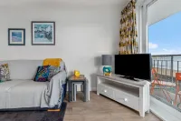 Swn Y Tonnau - Sea Front Apartment Spectacular Sea Views Parking Direct Beach Access