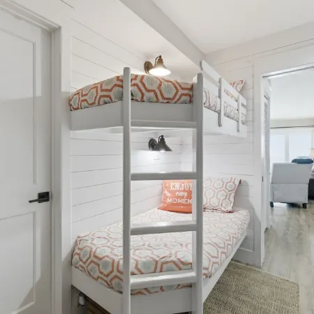 STUNNING 4TH FLOOR GULF FRONT CORNER UNIT with bunk beds