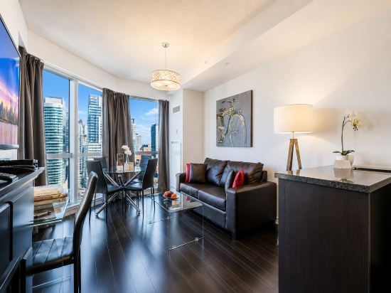 Family Size 2 Bedroom 2 Bath Sleeps6 Near SickKids Parking Available, 3TVs, WiFi