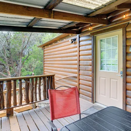 Cedar Falls Cabin Nestled by Honey Creek Hotels in Murray County