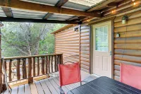 Cedar Falls Cabin Nestled by Honey Creek - Wifi