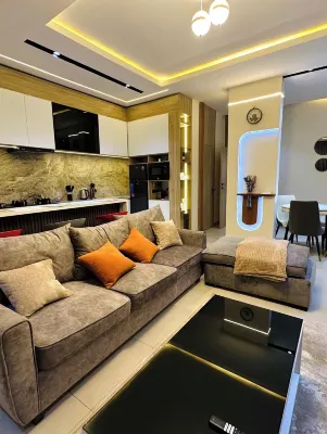 J&E Luxury Apartment - Homestays