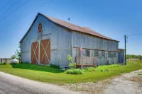 Historic Barn/Lodge and 3 Others - 2 Mi from Town - Alloggi