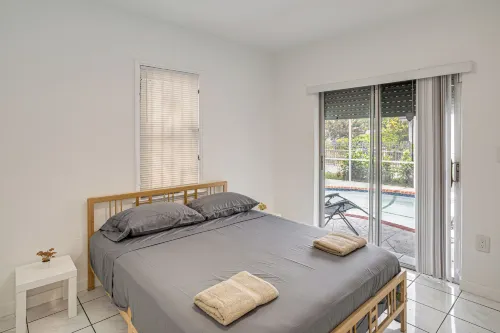 Sunny Pool Days! North Miami Home Base Near Beach - Country Houses