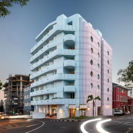 The Tropicana Hotel Отели рядом с достопримечательностью «Бантри-Бэй»