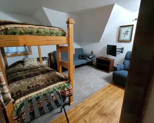 Main Street Home-Locally Owned-No Cleaning Fees-Pets Allowed Hotel a Webster