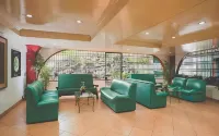 RedDoorz @ Broadway Court Apartelle Quezon City