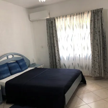 Lovely Apartment in Flic en Flac, Close to the Beach and All Amenities.