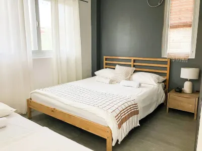 2BR laid back apartment, near beach Hotel di 