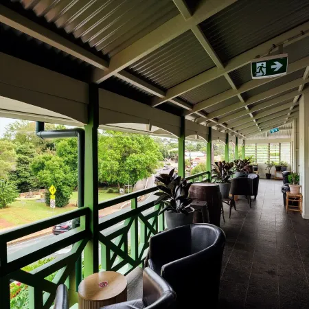 Maleny Hotel Отели в г. Малени