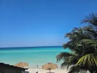 Roots Cafe Rooms - Beach