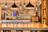 Premier Inn Dublin City Centre (Gloucester Street South) - bars