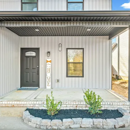 Main Street Manor - Spacious Home Near Dining