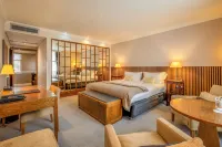St Michael's Manor Hotel - St Albans - parking